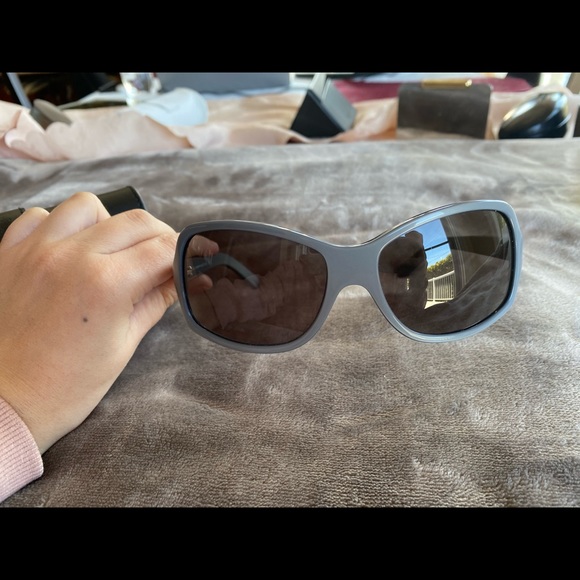 Authentic dolce and gabbana sunglasses - preowned - Picture 2 of 5